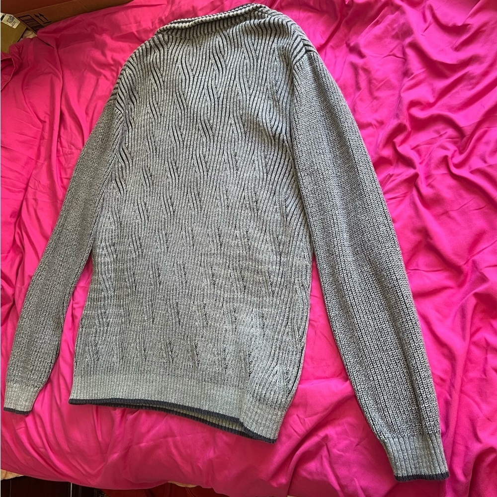 #24 Tommy Bahama sweater - Picture 7 of 9